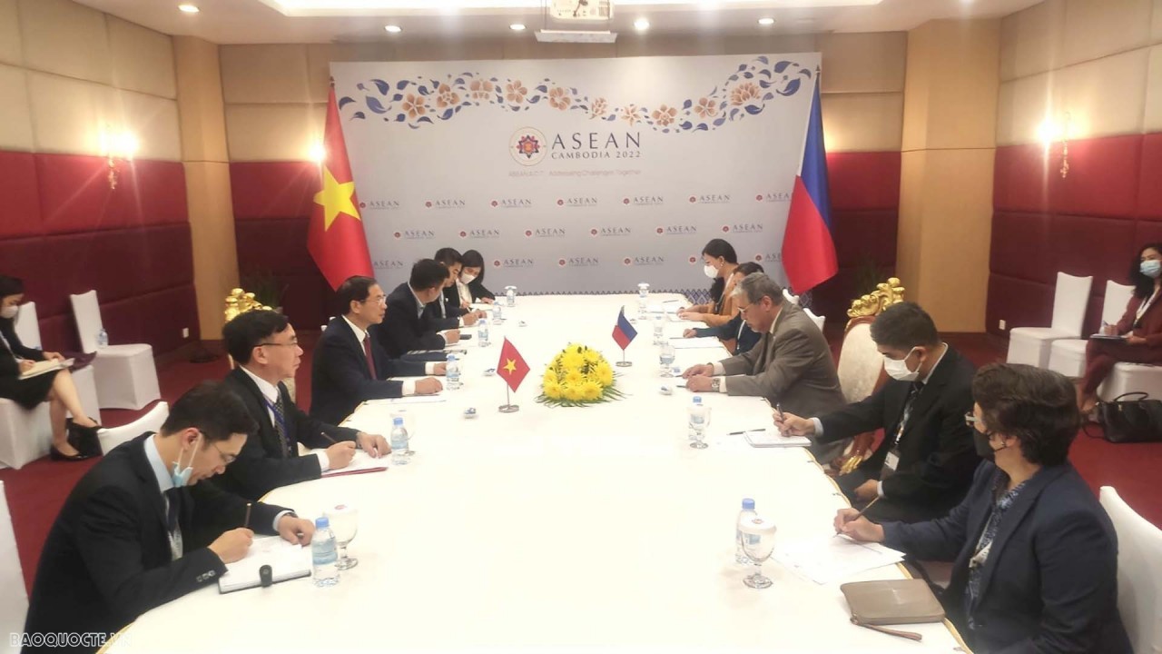 Vietnam-Philippines strategic partnership sound progress:Two Ministers expressed their delight at the progress made in the countries’ strategic partnership. Photo: WVR Vietnam-Philippines strategic partnership sound progress:Two Ministers expressed their delight at the progress made in the countries’ strategic partnership. Photo: WVR