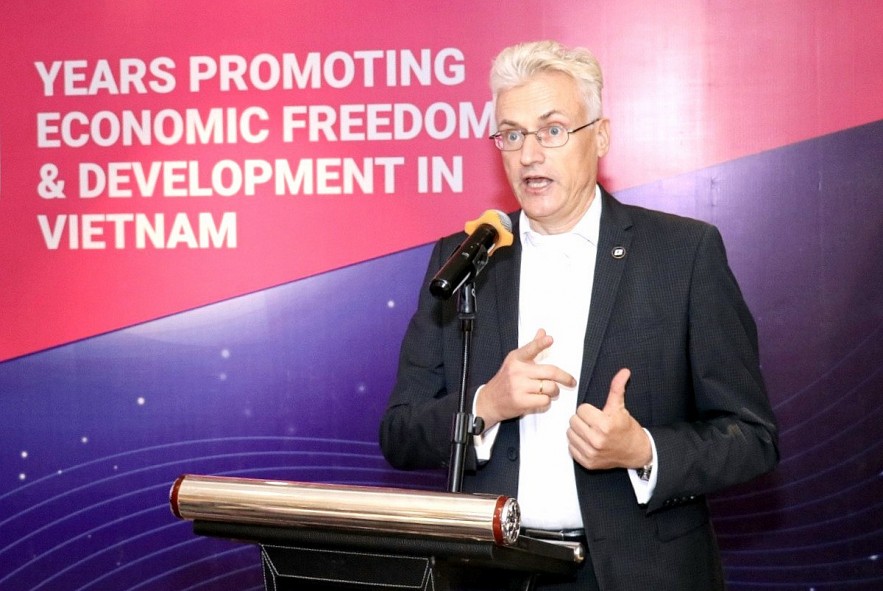 Andreas Stoffers, Country Director of FNF in Vietnam speaking at FNF's 10th Anniversary Celebration in Vietnam. (Photo: Thu Ha) Andreas Stoffers, Country Director of FNF in Vietnam speaking at FNF's 10th Anniversary Celebration in Vietnam. (Photo: Thu Ha)