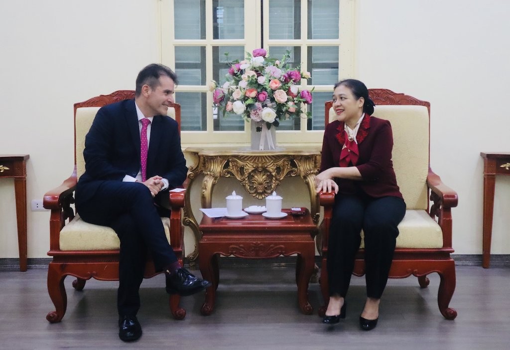 Boosting Vietnam - Mexico Relationship through People-to-People Exchange Boosting Vietnam - Mexico Relationship through People-to-People Exchange
