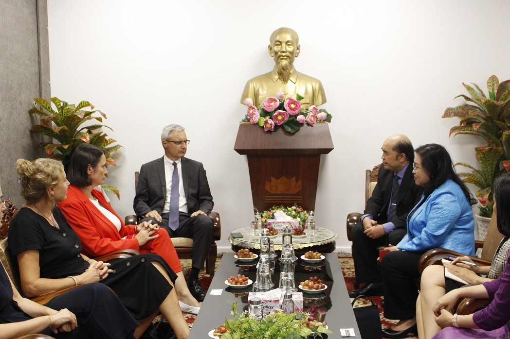 People-to-People Exchanges between Vietnam, France Beef Up People-to-People Exchanges between Vietnam, France Beef Up