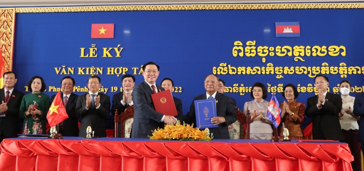 Continuing Journey of Vietnam-Cambodia Comprehensive Cooperation Continuing Journey of Vietnam-Cambodia Comprehensive Cooperation