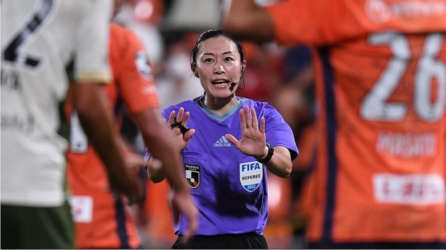 Referee Yoshimi Yamashita will make her debut at the men's World Cup. Referee Yoshimi Yamashita will make her debut at the men's World Cup.