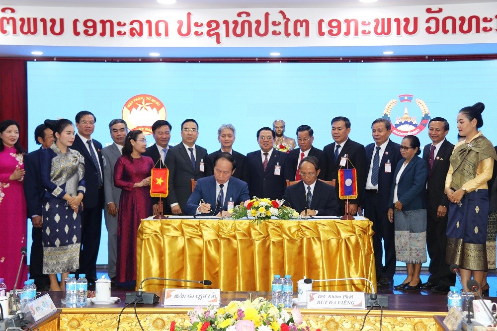 7th Vietnam-Laos Conference on Building Border of Friendship 7th Vietnam-Laos Conference on Building Border of Friendship
