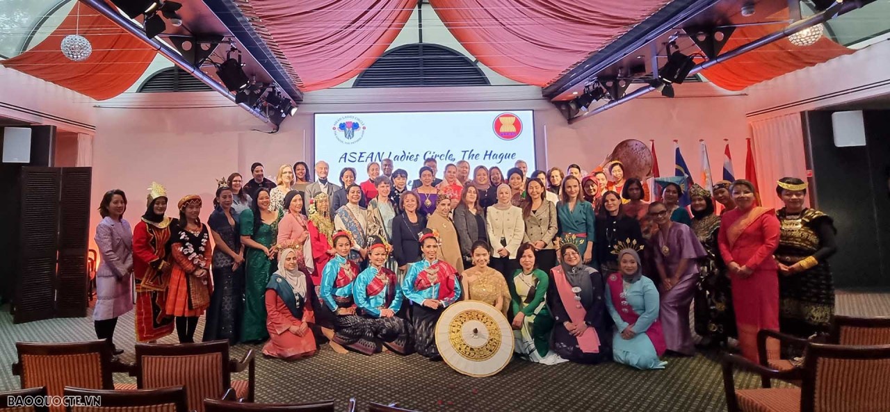 Vietnamese Culture and Traditional Costums Introduced in Netherlands Vietnamese Culture and Traditional Costums Introduced in Netherlands