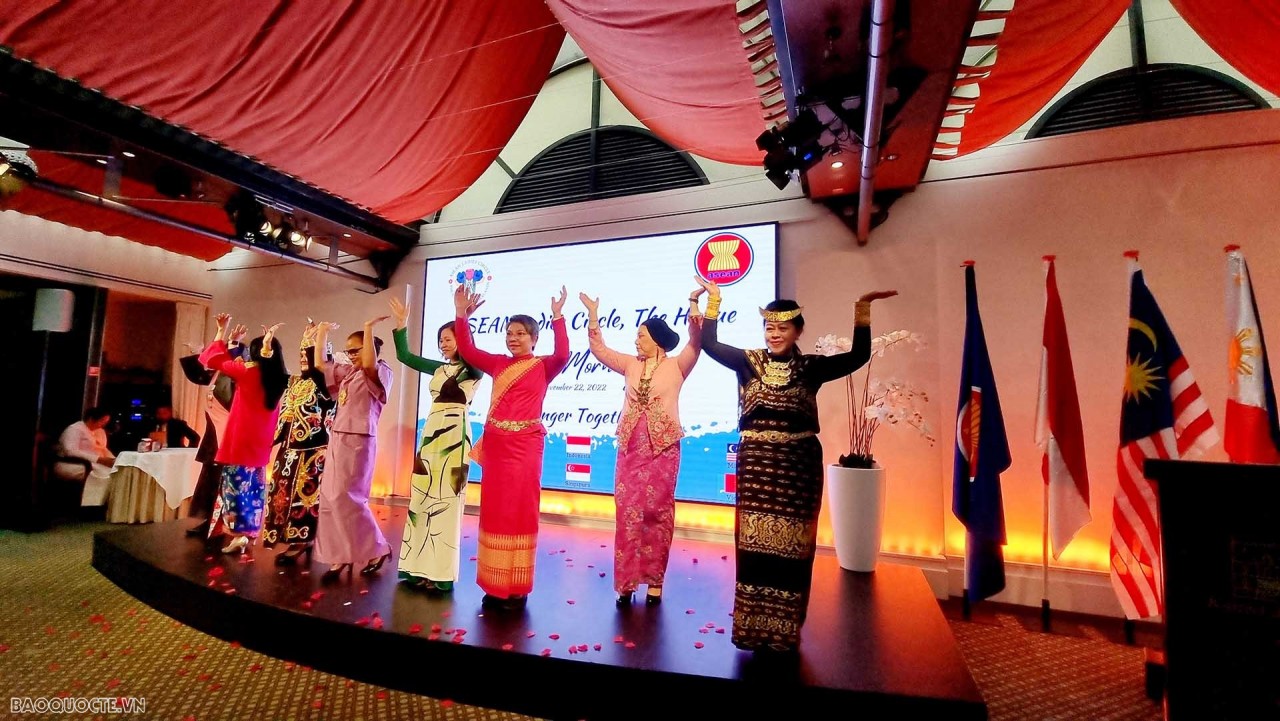 Vietnamese Culture and Traditional Costums Introduced in Netherlands Vietnamese Culture and Traditional Costums Introduced in Netherlands