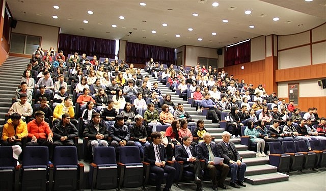 Students at a lecture hall in Incheon University. Students at a lecture hall in Incheon University.