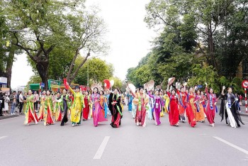 Hanoi Builds Tourism Destination Brand with Ao Dai Festival