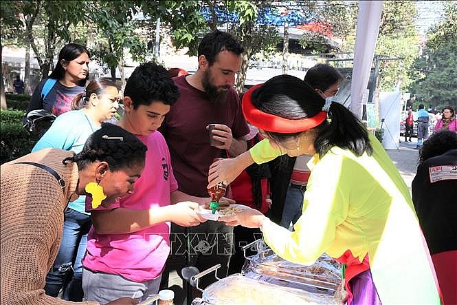 Spreading the Beauty of Vietnamese Culture in Mexico Sharing the Beauty of Vietnamese Culture in Mexico