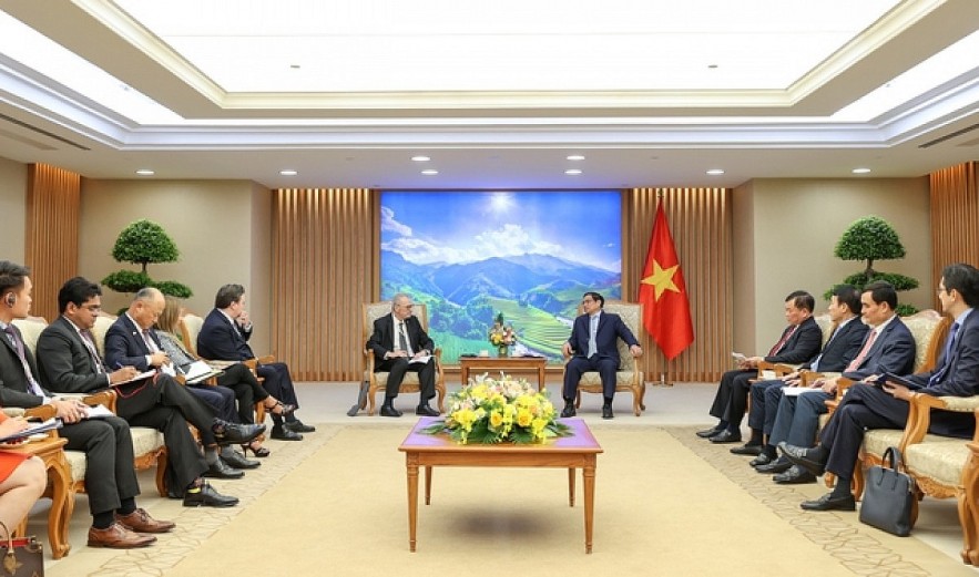 PM Pham Minh Chinh receives Michael Michalak, senior vice president at the US-ASEAN Business Council (USABC), and representatives of leading US corporations in Hanoi on December 5. Photo: VGP