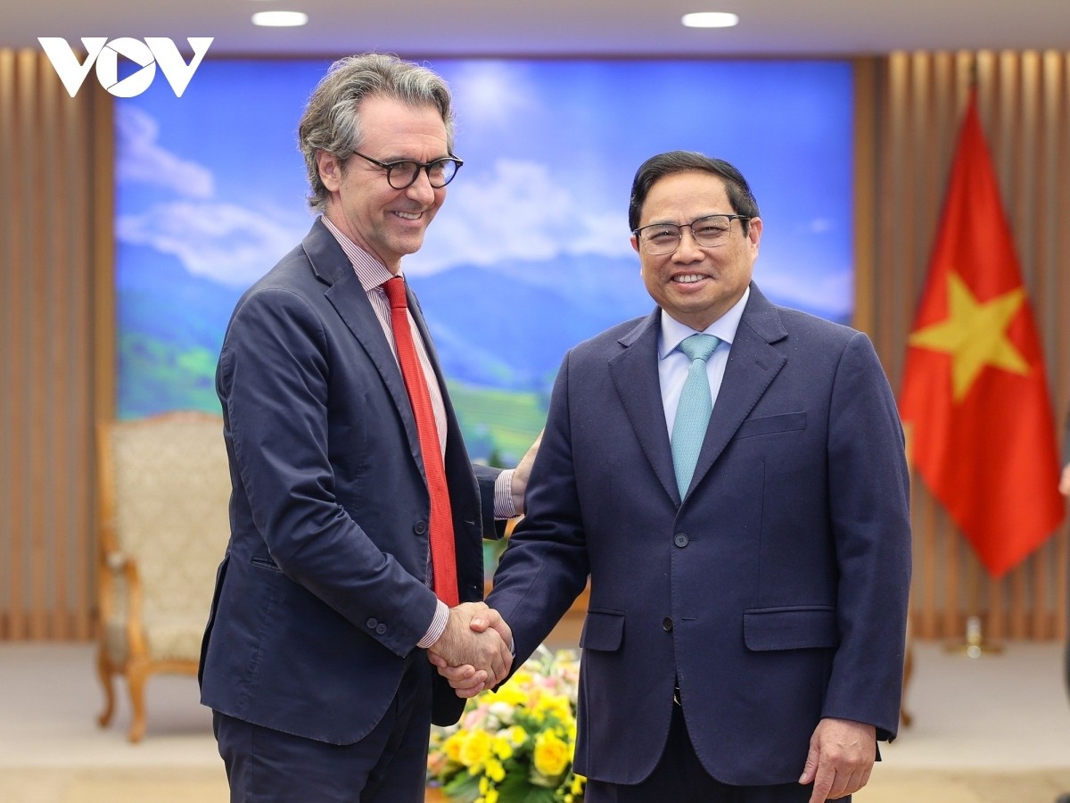 PM Pham Minh Chinh (R) receives Giorgio Aliberti, ambassador and head of the European Union Delegation to Vietnam, in Hanoi on December 6. Photo: VOV PM Pham Minh Chinh (R) receives Giorgio Aliberti, ambassador and head of the European Union Delegation to Vietnam, in Hanoi on December 6. Photo: VOV
