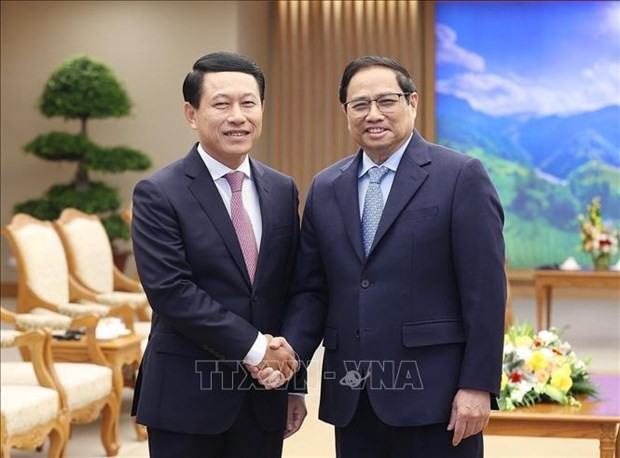 Prime Minister Pham Minh Chinh (R) receives Lao Deputy PM and Minister of Foreign Affairs Saleumxay Kommasith in Hanoi on December 7. Photo: VNA Prime Minister Pham Minh Chinh (R) receives Lao Deputy PM and Minister of Foreign Affairs Saleumxay Kommasith in Hanoi on December 7. Photo: VNA