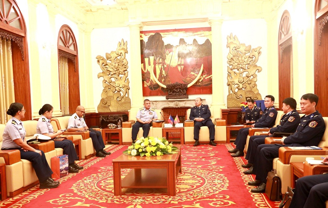 VCG Commander Maj. Gen. Le Quang Dao and Coast Guard Vice Admiral Rolando Lizor N Punzalan Jr., Deputy Commander for Administration, Philippine Coast Guard, co-chaired the meeting. Photo: canhsatbien.vn VCG Commander Maj. Gen. Le Quang Dao and Coast Guard Vice Admiral Rolando Lizor N Punzalan Jr., Deputy Commander for Administration, Philippine Coast Guard, co-chaired the meeting. Photo: canhsatbien.vn