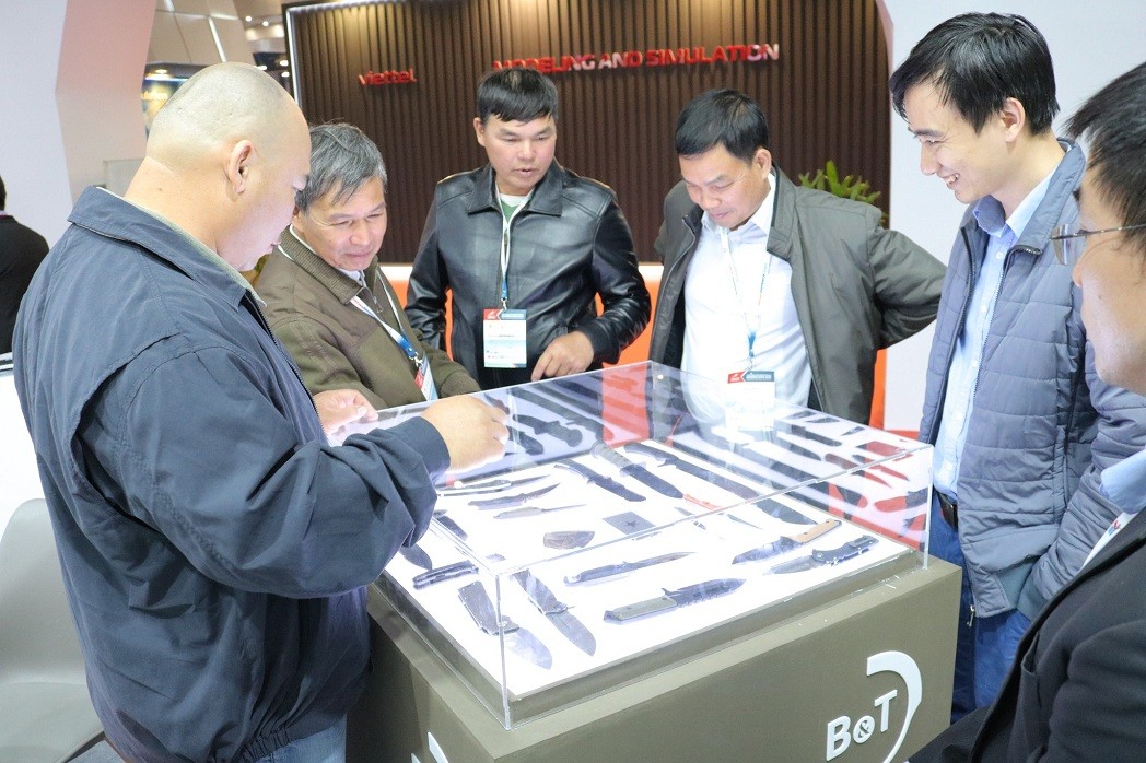 Vietnam's First International Defence Expo Underways in Hanoi Vietnam's First International Defence Expo Underways in Hanoi