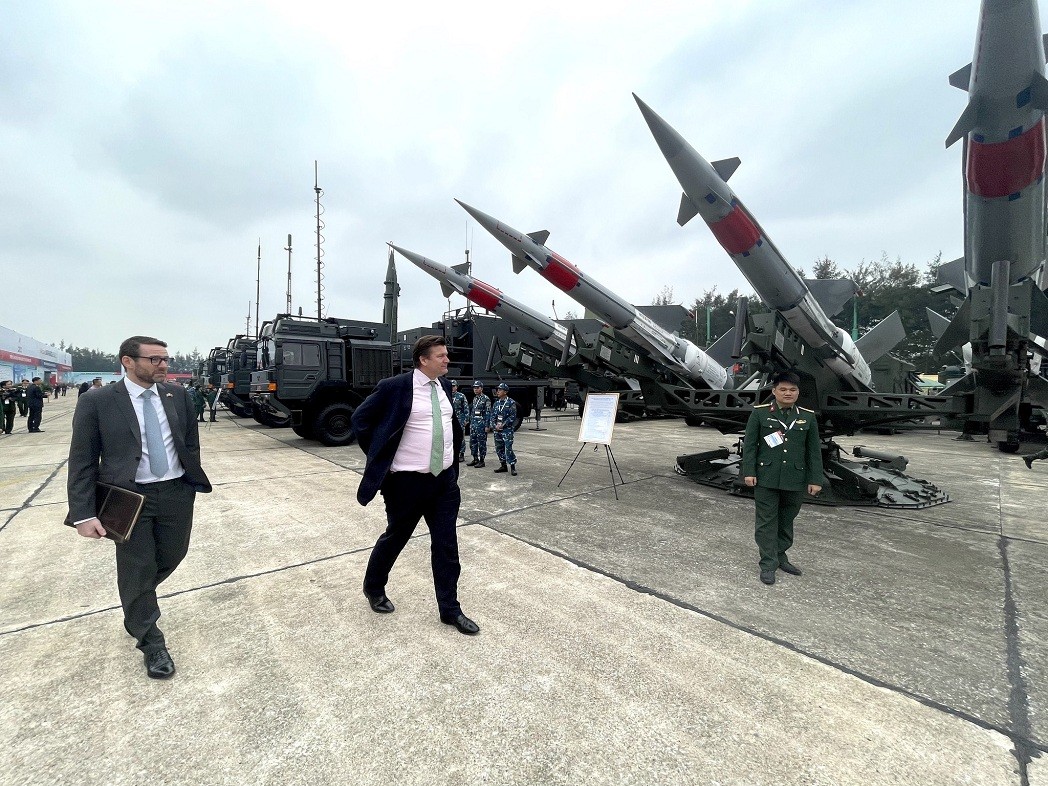 Vietnam's First International Defence Expo Underways in Hanoi Vietnam's First International Defence Expo Underways in Hanoi