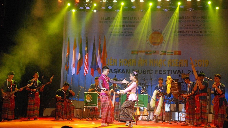 An art performance at the 2019 ASEAN Music Festival ( An art performance at the 2019 ASEAN Music Festival (
