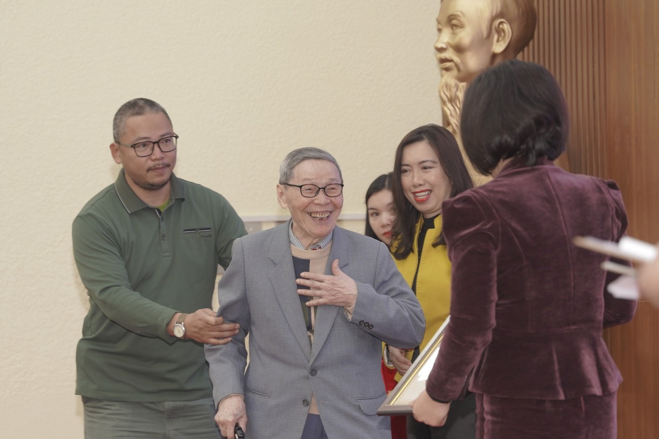 kỷ vật kể chuyện