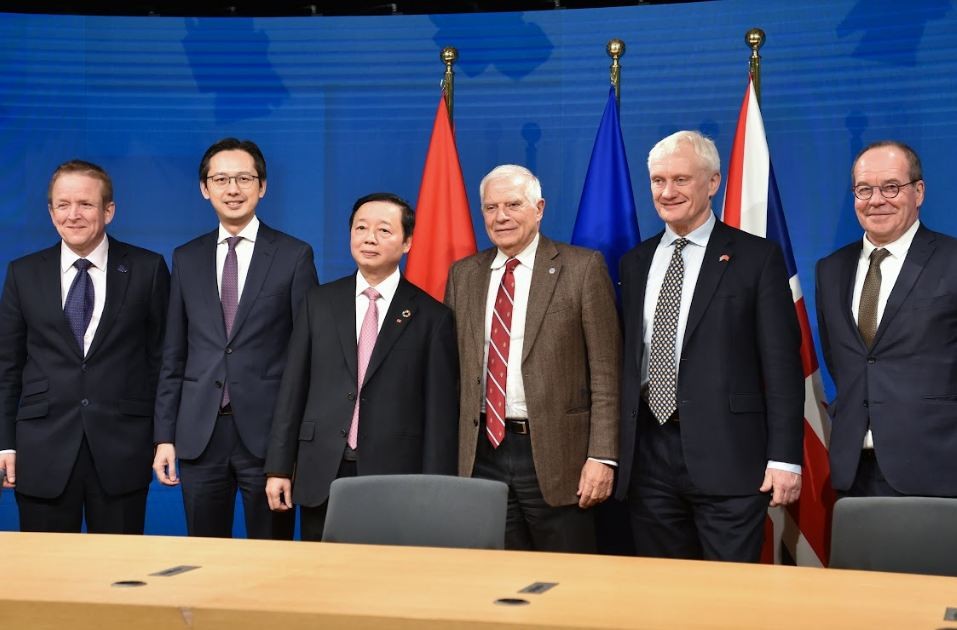 Representatives of Vietnam, the UK and EU in Brussels, Belgium. Source: UK embassy in Vietnam Representatives of Vietnam, the UK and EU in Brussels, Belgium. Source: UK embassy in Vietnam