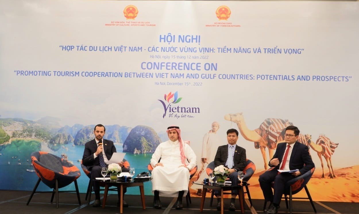 Abdulla Ali Alhameli - Charge d’Affaires a.i of the UAE Embassy in Vietnam (first from left) shares at the conference. Abdulla Ali Alhameli - Charge d’Affaires a.i of the UAE Embassy in Vietnam (first from left) shares at the conference.