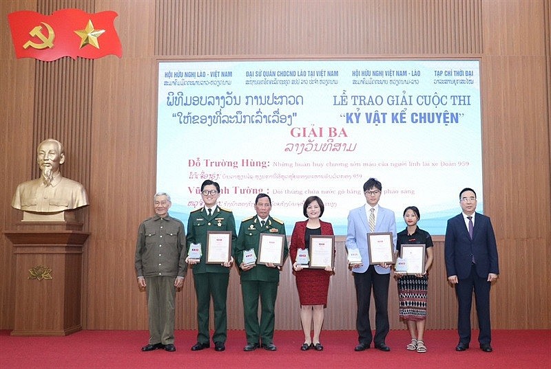 The Laotian Schoolgirl and Her Article about the Vietnamese Border Guard Laotian Schoolgirl Shares Her Admiration Of Vietnamese Border Guards