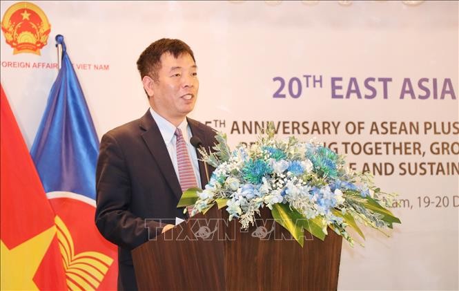 Acting head of SOM ASEAN Vietnam Ambassador Vu Ho delivers his speech. Photo: VNA Acting head of SOM ASEAN Vietnam Ambassador Vu Ho delivers his speech. Photo: VNA