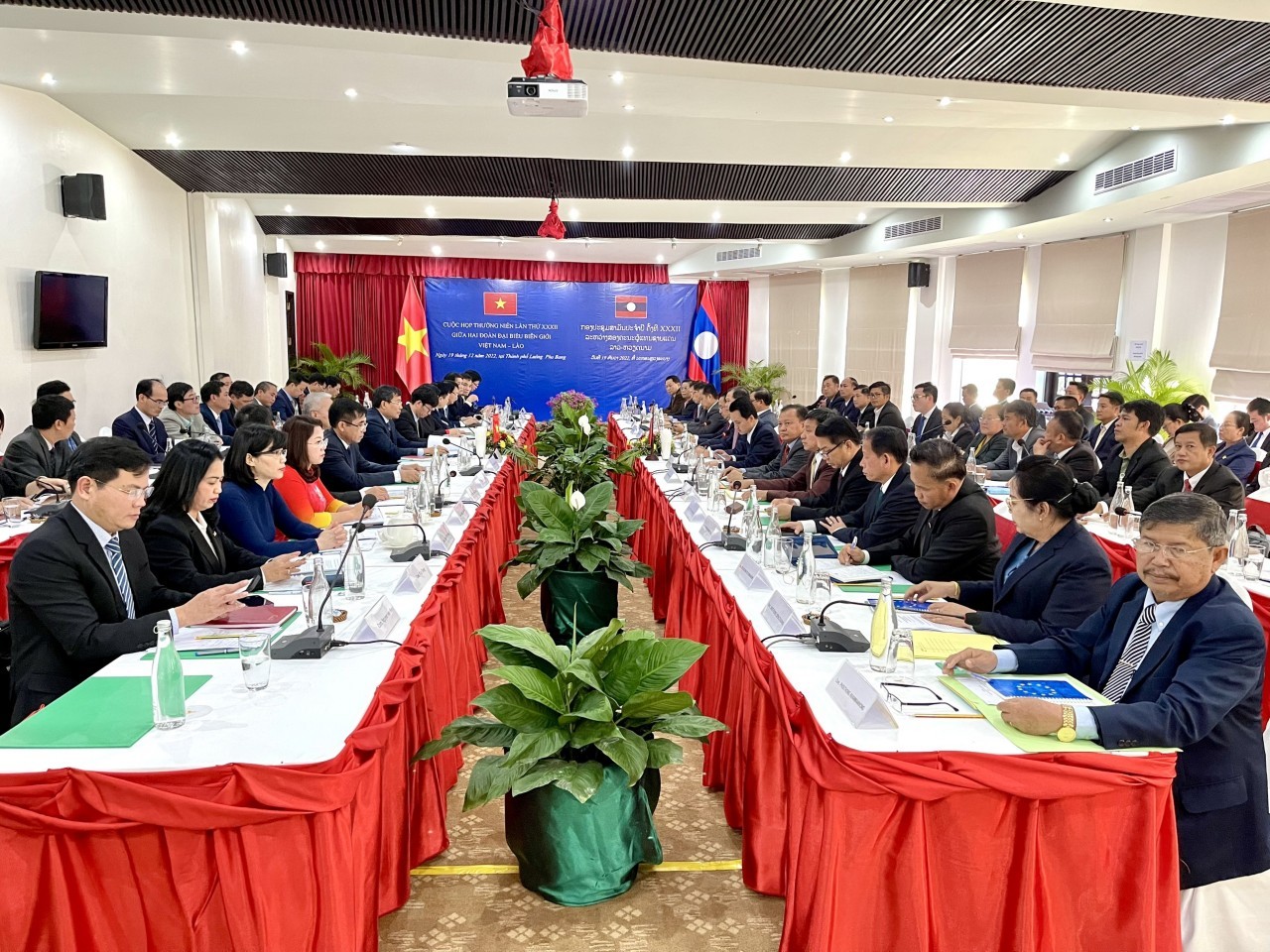 Vietnam, Laos Discuss Border Work Vietnam, Laos Discuss Border Work