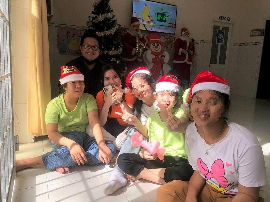 Bringing Joy to Underprivileged Children on Christmas Bringing Joy to Underprivileged Children on Christmas