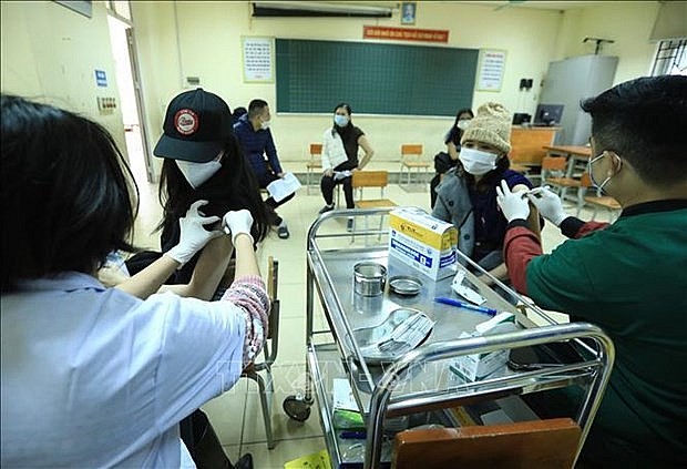 People get booster shots of Covid-19 vaccine. Photo: VNA People get booster shots of Covid-19 vaccine. Photo: VNA
