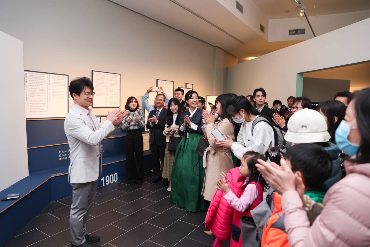 30 Years of Diplomatic Relations between Vietnam-RoK through Ambassadors' Eyes 30 Years of Diplomatic Relations between Vietnam-RoK through Ambassadors' Eyes