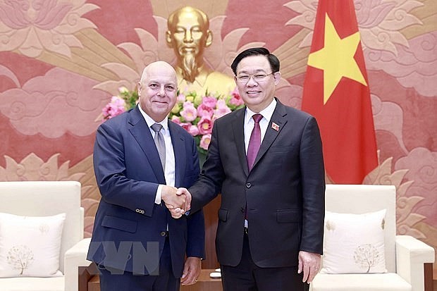 Chairman of the National Assembly Vuong Dinh Hue (R) and Treasurer of Australia’s Victoria state, Tim Pallas. Photo: VNA Chairman of the National Assembly Vuong Dinh Hue (R) and Treasurer of Australia’s Victoria state, Tim Pallas. Photo: VNA