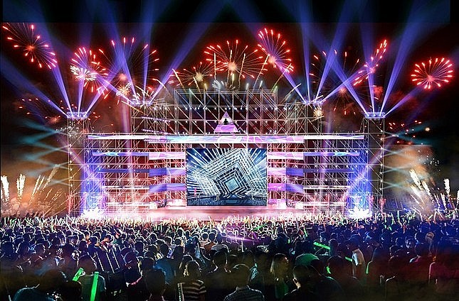 Ideal Fireworks Viewing Spots for Young People in Hanoi Ideal Fireworks Viewing Spots for Young People in Hanoi
