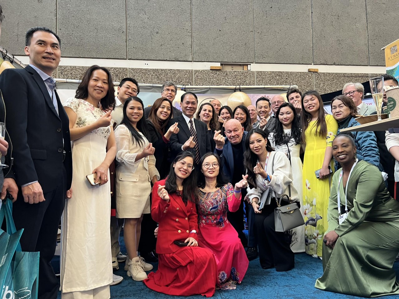 Ambassador Pham Viet Anh attended the opening ceremony of Miss Linh booth at Horecava International Fair 2023 in Amsterdam, the Netherlands. Ambassador Pham Viet Anh attended the opening ceremony of Miss Linh booth at Horecava International Fair 2023 in Amsterdam, the Netherlands.