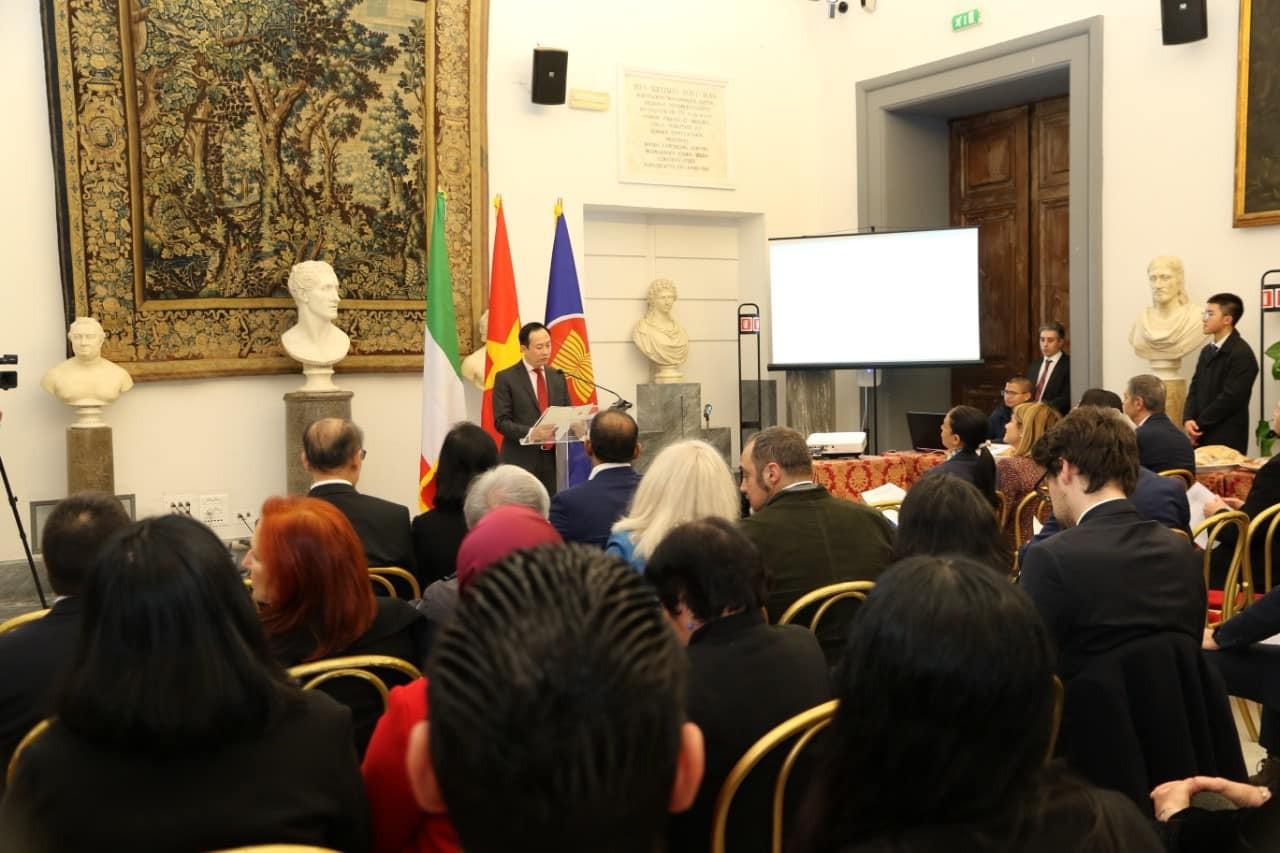 At the press conference. Photo: VNA