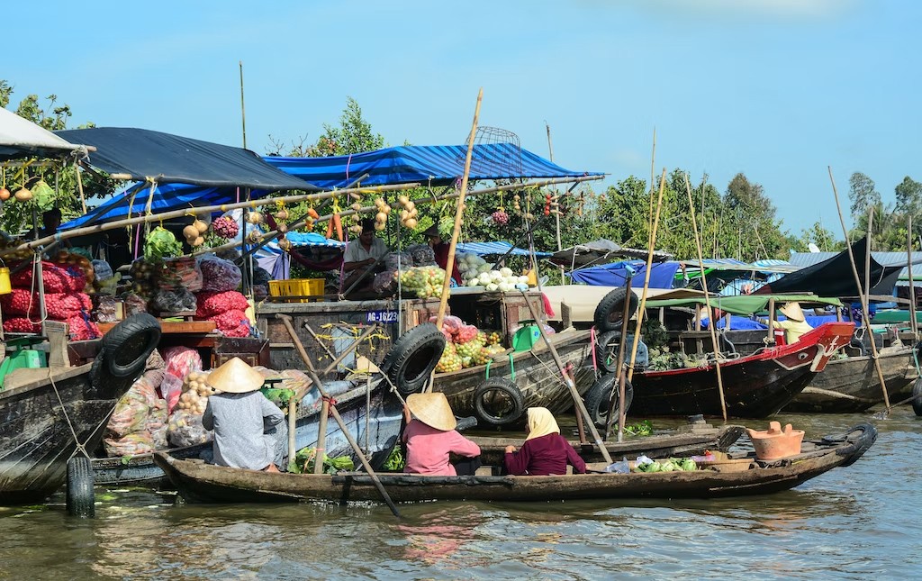Stopping at the floating market in Can Tho is the highlight of your trip to the Mekong Delta. (Photo: tcdulichtphcm.vn) Stopping at the floating market in Can Tho is the highlight of your trip to the Mekong Delta. (Photo: tcdulichtphcm.vn)