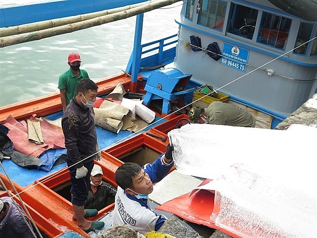 Fishermen in Khánh Hoà Province prepares for the new year's fishing trip. — VNA/VNS Photo Phan Sáu Fishermen in Khánh Hoà Province prepares for the new year's fishing trip. — VNA/VNS Photo Phan Sáu