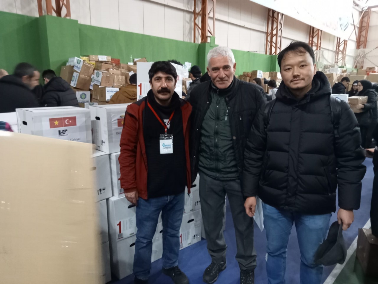 The Vietnamese Community in Turkey and Vietnam businesses give relief goods to the Bakırköy district government - Istanbul The Vietnamese Community in Turkey and Vietnam businesses give relief goods to the Bakırköy district government - Istanbul