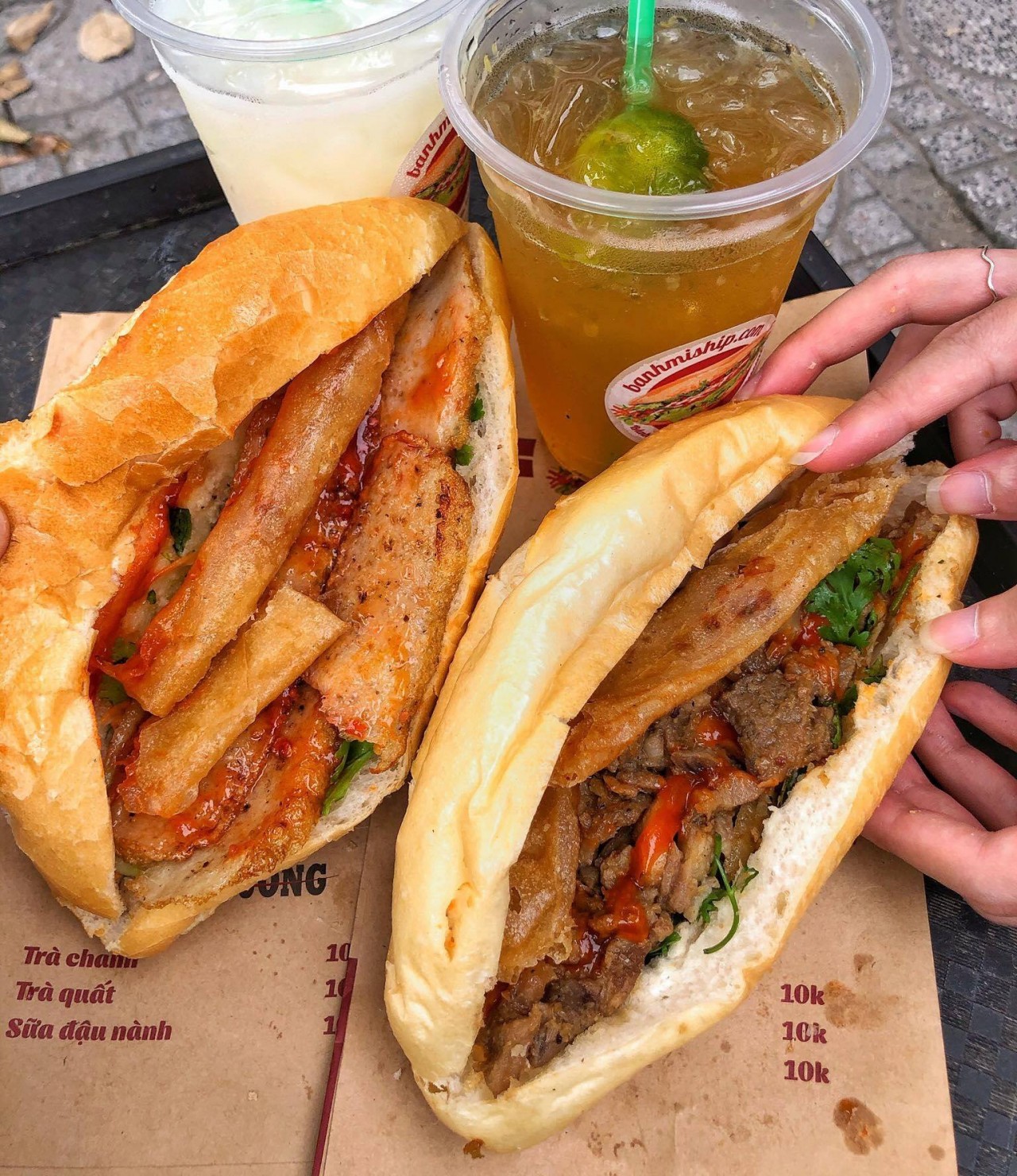 Bánh mì (pronounced 'bun mee') is a popular Vietnamese variety of sandwiches that share the same core ingredient a baguette. Bánh mì (pronounced 'bun mee') is a popular Vietnamese variety of sandwiches that share the same core ingredient a baguette.