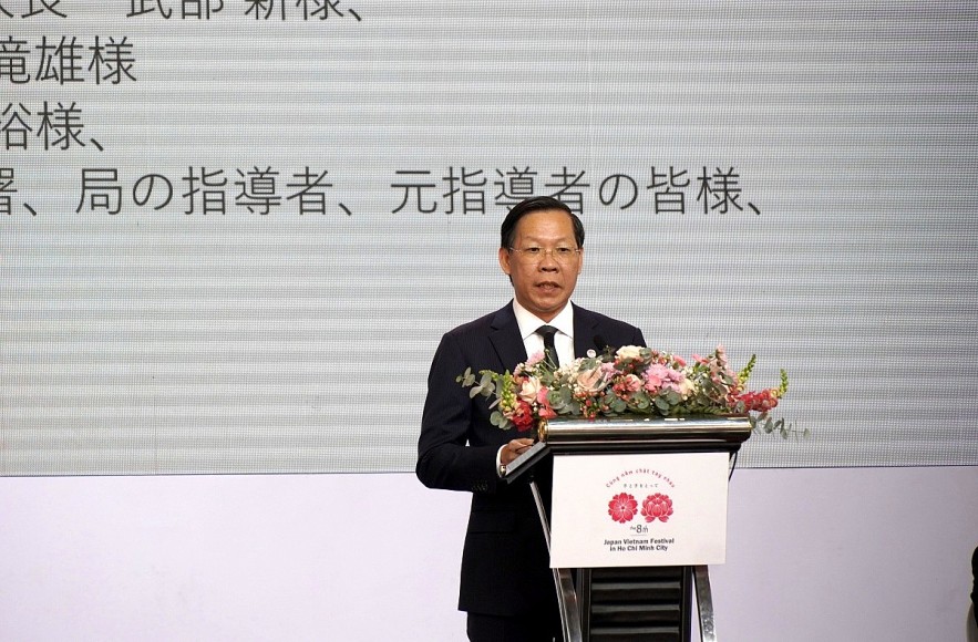 Phan Van Mai, leader of the Ho Chi Minh City administration, speaks at the inauguration ceremony of the festival. Phan Van Mai, leader of the Ho Chi Minh City administration, speaks at the inauguration ceremony of the festival.