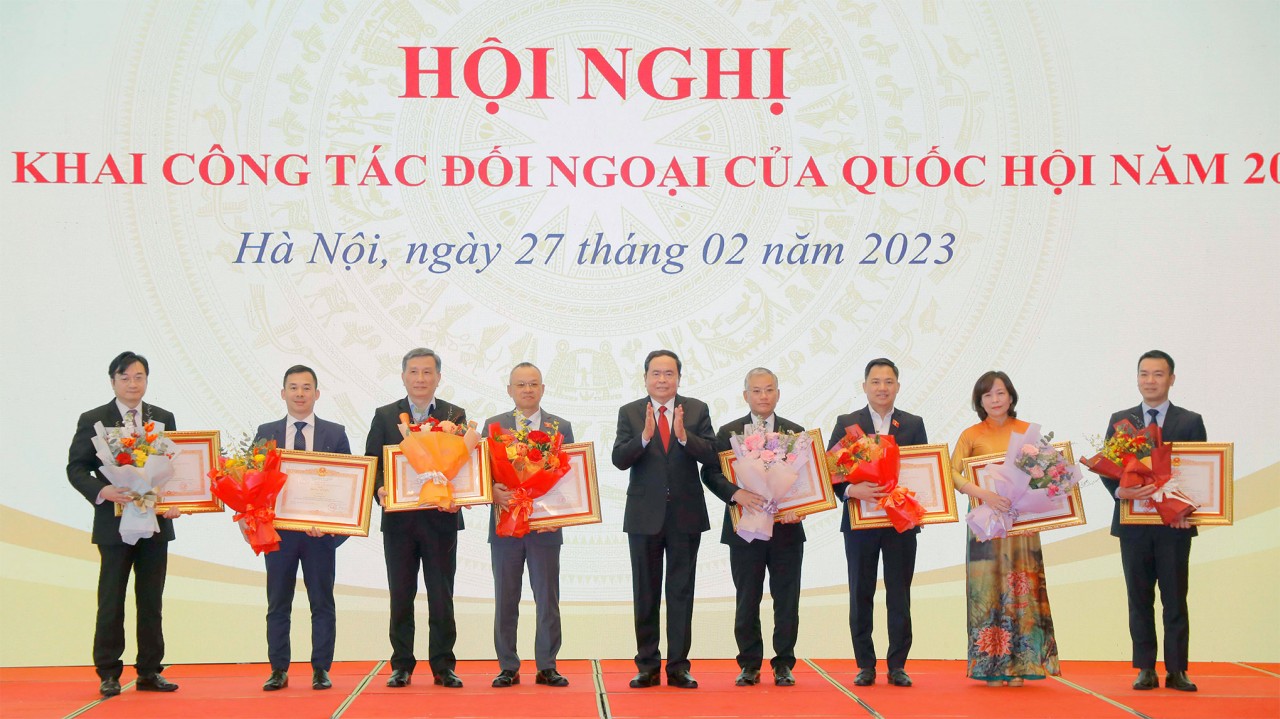 It is necessary to pay more attention to the training of personnel working in the diplomacy and foreign affairs sectors, added Man. Source: daibieunhandan.vn It is necessary to pay more attention to the training of personnel working in the diplomacy and foreign affairs sectors, added Man. Source: daibieunhandan.vn