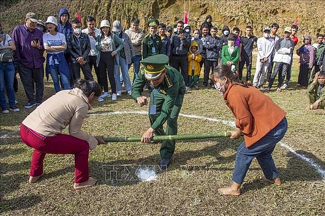 All-People Border Defence Day: Border Residents Engage in Cultural, Artistic Exchanges All-People Border Defence Day: Border Residents Engage in Cultural, Artistic Exchanges