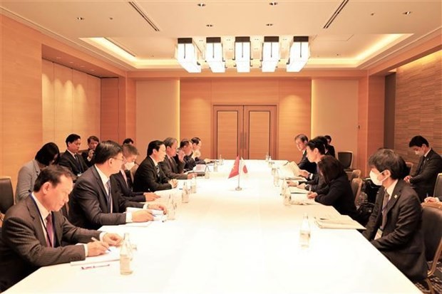 The meeting between Deputy PM Tran Hong Ha and Japanese Minister of Economy, Trade and Industry Nishimura Yasutoshi in Tokyo on March 3. Photo: VNA The meeting between Deputy PM Tran Hong Ha and Japanese Minister of Economy, Trade and Industry Nishimura Yasutoshi in Tokyo on March 3. Photo: VNA