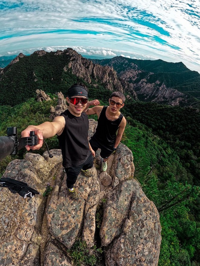 The Journey to Conquer Nature of a Vietnamese Man in Korea Vietnamese Man Conquers Korean Mountains