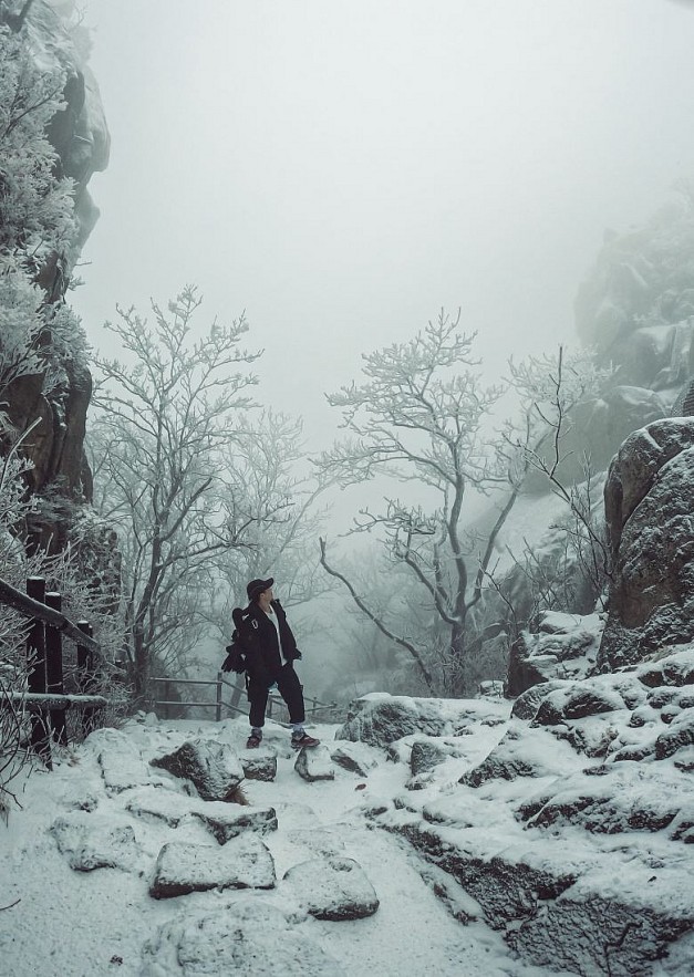 The Journey to Conquer Nature of a Vietnamese Man in Korea Vietnamese Man Conquers Korean Mountains