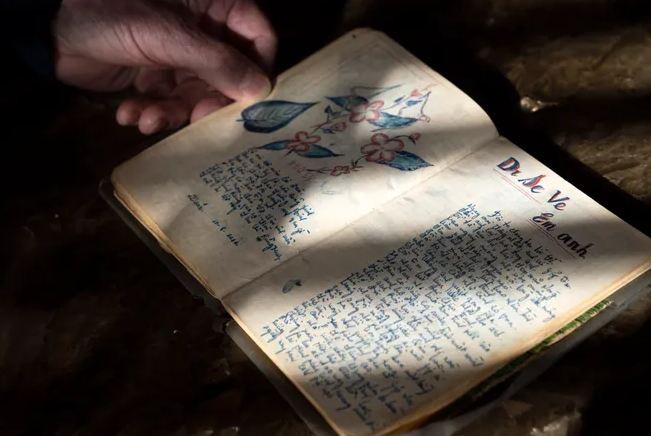 US Veteran Returns Martyr’s Diary to Family US Veteran Returns Martyr’s Diary to Family