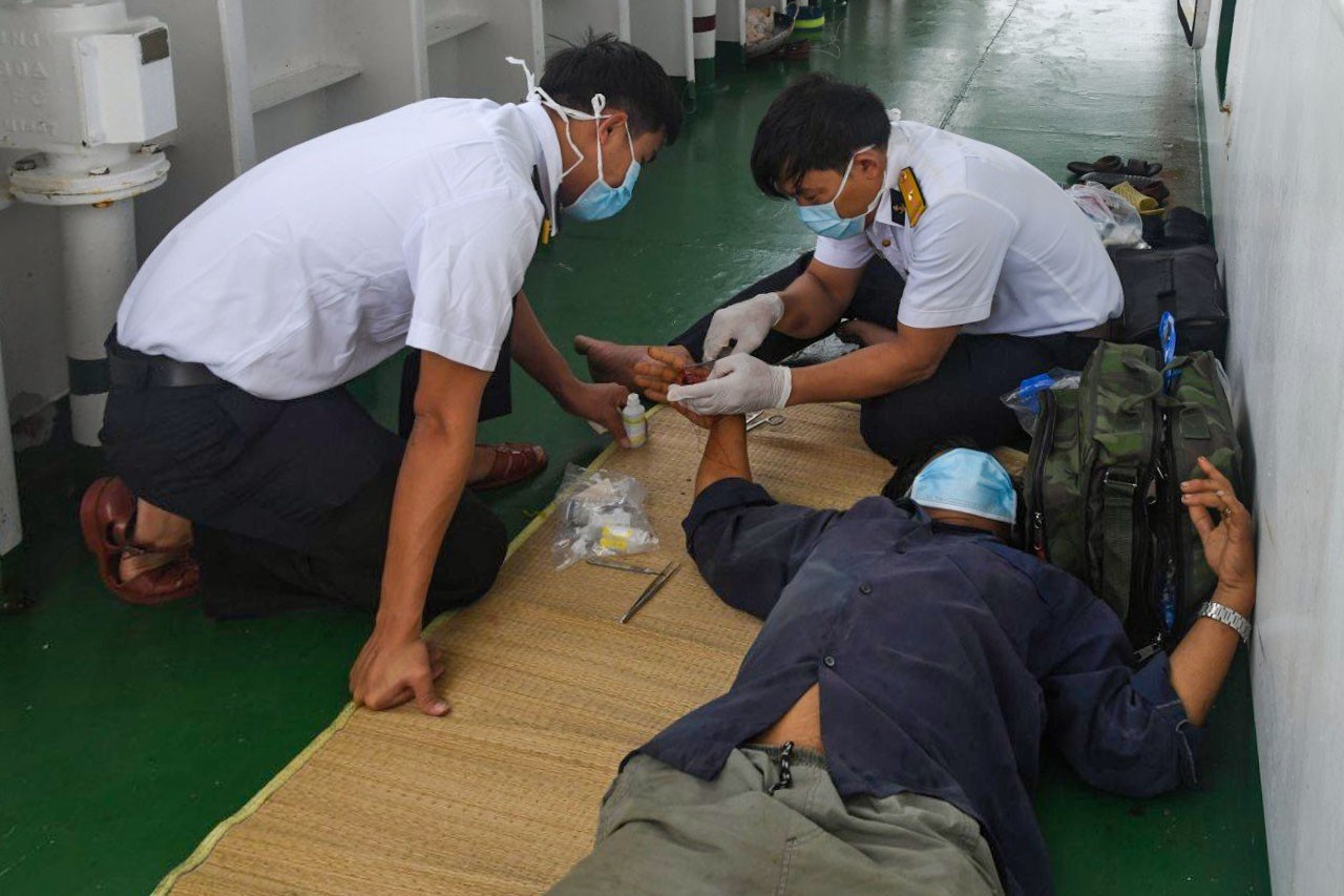 Fishermen Aided by Naval Ship after Accidents at Sea Fishermen Aided by Naval Ship after Accidents at Sea