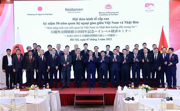 PM Pham Minh Chinh (front, ninth from right) and other participants in the high-level economic seminar in Hanoi on March 7. Photo: VNA PM Pham Minh Chinh (front, ninth from right) and other participants in the high-level economic seminar in Hanoi on March 7. Photo: VNA
