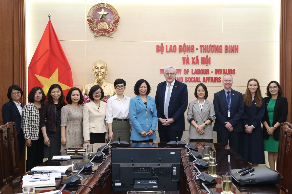 UK Envoy Visits Vietnam to Boost Collaboration on Tackling Illegal Migration, Human Trafficking UK Envoy Visits Vietnam to Boost Collaboration on Tackling Illegal Migration, Human Trafficking