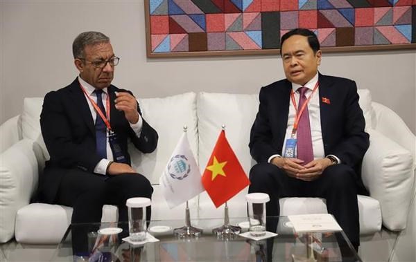 NA Permanent Vice Chairman Tran Thanh Man (R) meets with IPU President Duarte Pacheco on the sidelines of the 146th IPU Assembly in Bahrain. Photo: VNA NA Permanent Vice Chairman Tran Thanh Man (R) meets with IPU President Duarte Pacheco on the sidelines of the 146th IPU Assembly in Bahrain. Photo: VNA