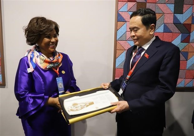 Permanent Vice Chairman of the National Assembly Tran Thanh Man (R) and President of the Angolan National Assembly Carolina Cerqueira. Photo: VNA Permanent Vice Chairman of the National Assembly Tran Thanh Man (R) and President of the Angolan National Assembly Carolina Cerqueira. Photo: VNA