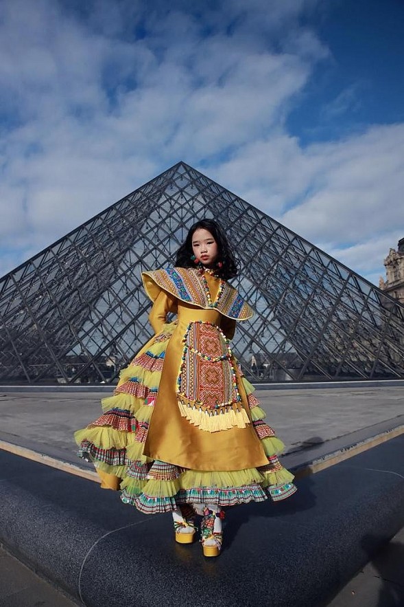 First Vietnamese Child Model to Perform at Paris Fashion Week First Vietnamese Child Model to Perform at Paris Fashion Week