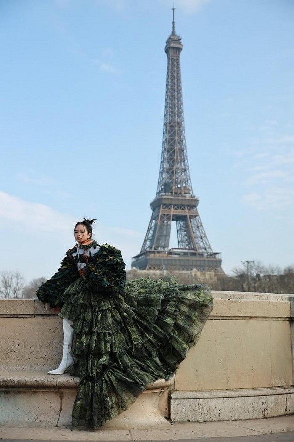 First Vietnamese Child Model to Perform at Paris Fashion Week First Vietnamese Child Model to Perform at Paris Fashion Week